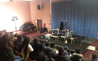 Spectacle « Specimens » joué dans l’amphithéâtre du lycée